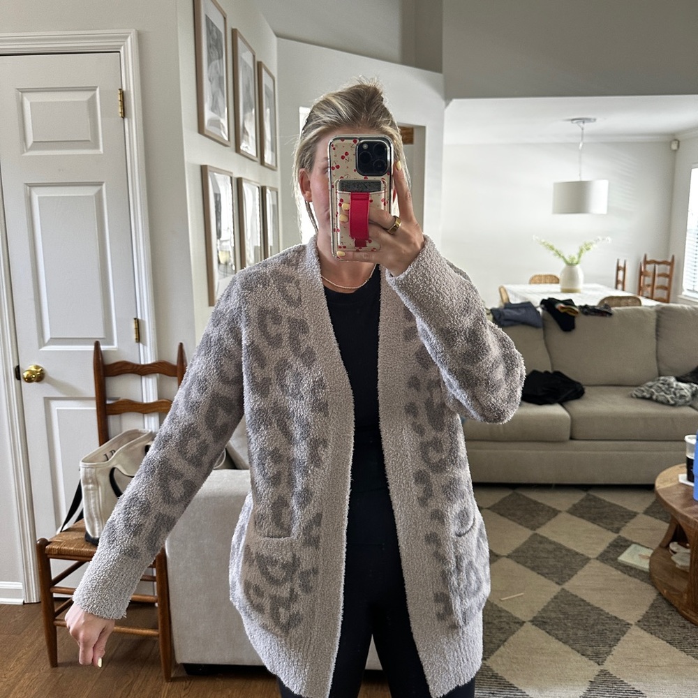 Barefoot dreams sweater size small